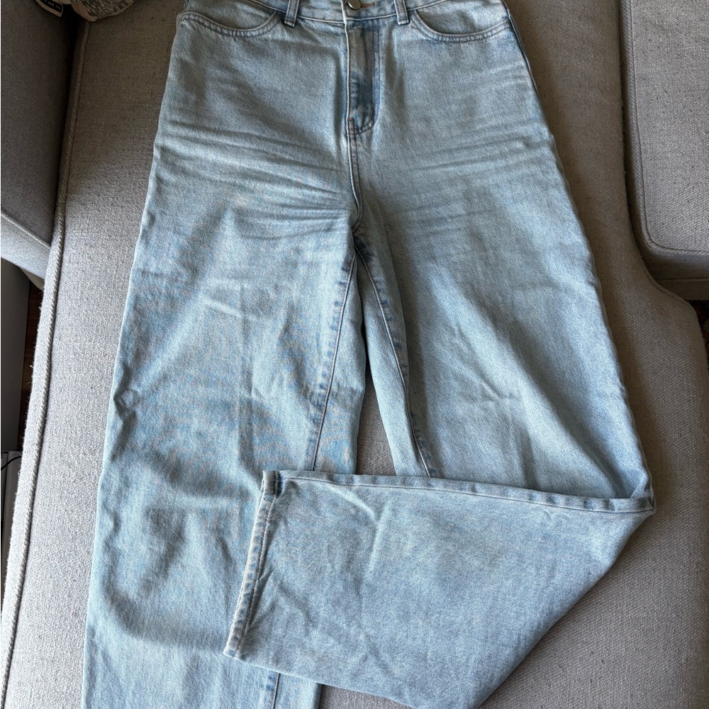 Amomento Light Wash Boyfriend Jeans